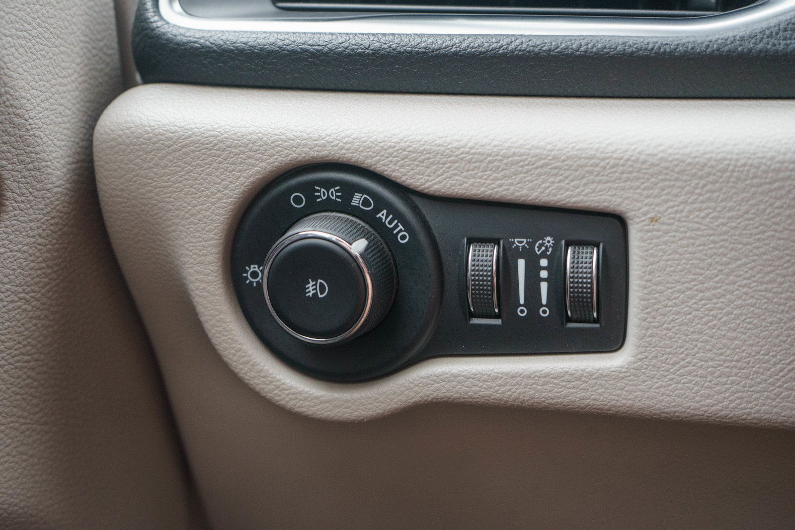 Used 2023 Chrysler Pacifica Limited FWD image 27