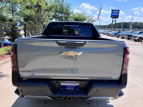Used 2026 Chevrolet Silverado EV LT AWD/4WD image 9