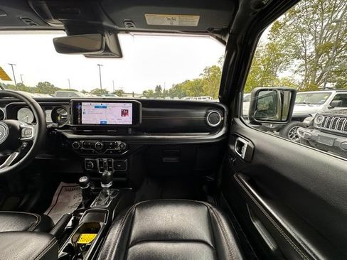 Used 2024 Jeep Wrangler Unlimited Sahara w/ Technology Group AWD/4WD image 29