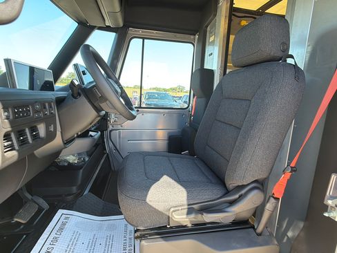 Used 2024 Chevrolet Brightdrop 400 w/ Commercial Equipment Package AWD/4WD image 17