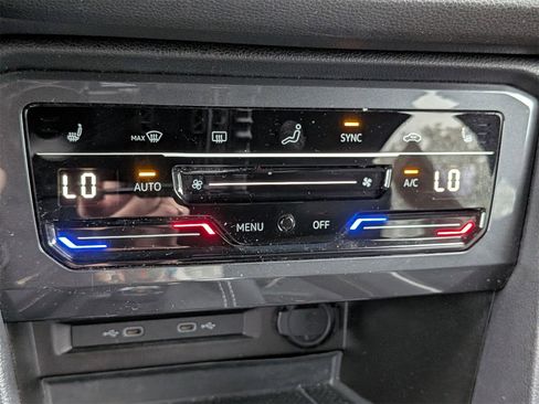 Used 2022 Volkswagen Tiguan SEL R-Line image 25