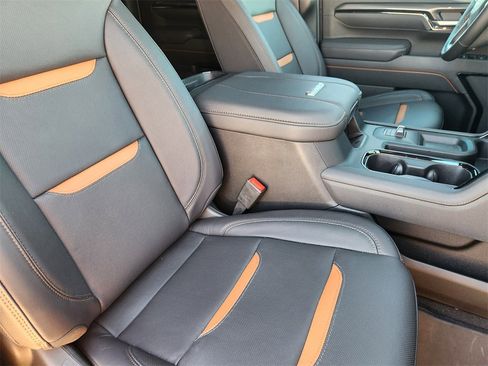 Used 2025 GMC Sierra 2500 AT4 w/ AT4 Premium Plus Package image 13