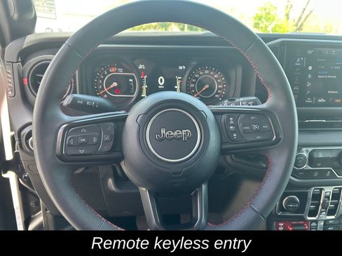 Used 2025 Jeep Wrangler Unlimited Rubicon AWD/4WD image 18