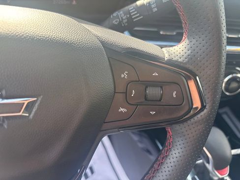 Used 2025 Chevrolet Trax RS FWD image 26