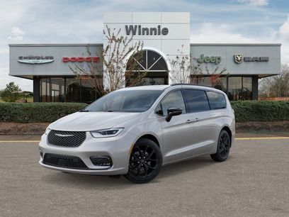 New 2026 Chrysler Pacifica Limited w/ S Appearance Package