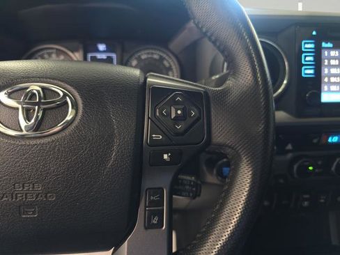 Used 2018 Toyota Tacoma TRD Sport w/ TRD Premium Sport Package AWD/4WD image 15