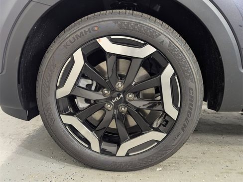 New 2025 Kia Telluride S image 9