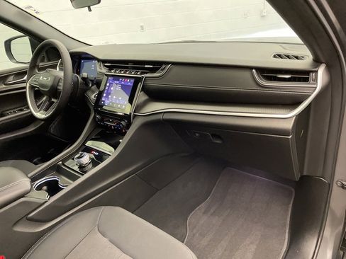 Certified 2025 Jeep Grand Cherokee Laredo X w/ Trailer Tow Package image 25