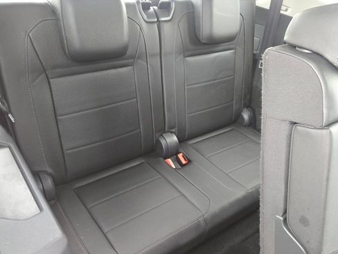 Used 2020 Volkswagen Tiguan SE FWD image 17