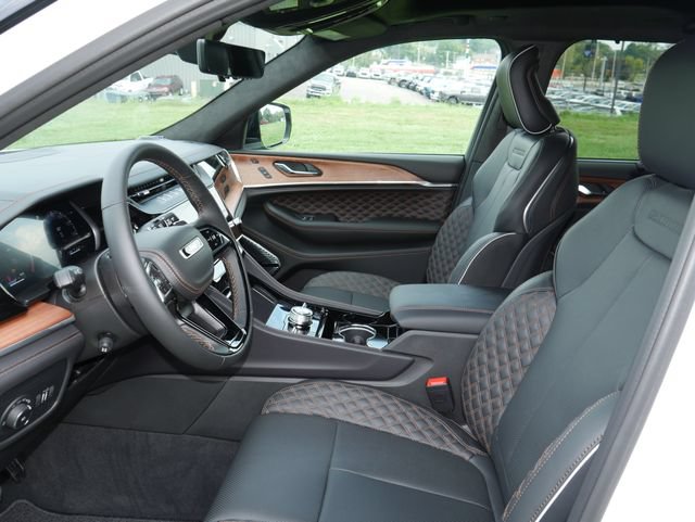New 2027 Jeep Grand Cherokee Summit AWD/4WD image 2