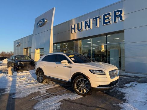 Used 2022 Lincoln Nautilus Reserve image 1