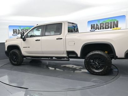 New 2026 Chevrolet Silverado 2500 ZR2 w/ LPO, Dark Essentials Package