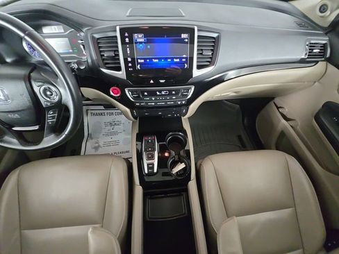 Used 2017 Honda Pilot Touring image 11