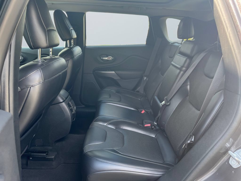 Used 2019 Jeep Cherokee Limited AWD/4WD image 13