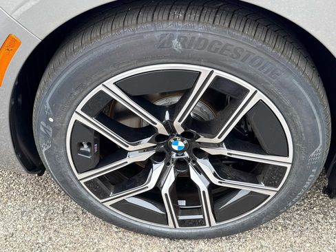 New 2025 BMW i7 xDrive60 AWD/4WD image 9