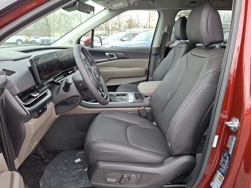 New 2026 Kia Carnival FWD image 11