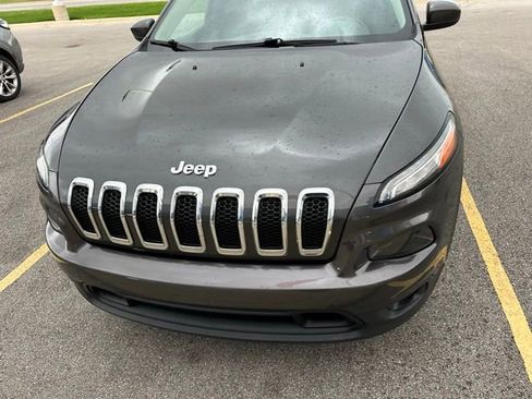 Used 2015 Jeep Cherokee Latitude AWD/4WD image 2