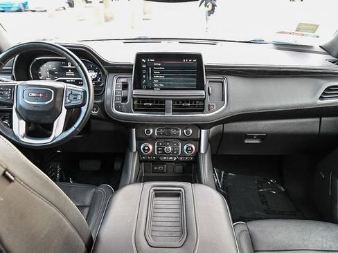 Used 2024 GMC Yukon SLT w/ SLT Luxury Package image 13