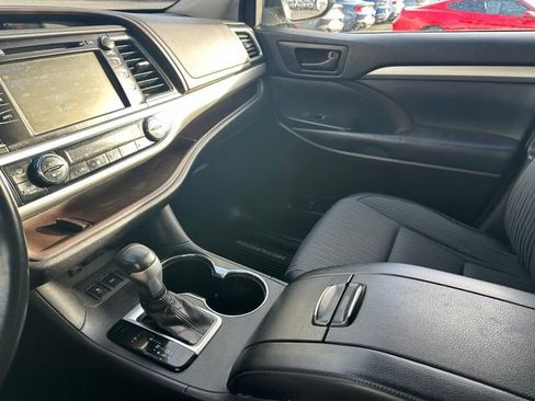 Used 2018 Toyota Highlander Plus w/ Protection Package #3 image 17