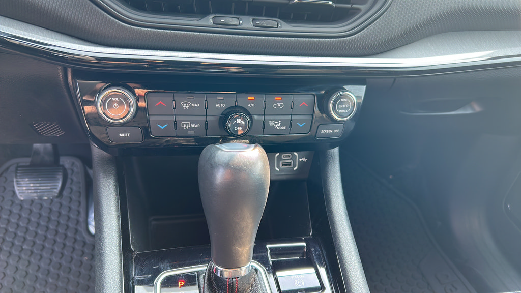 Used 2024 Jeep Compass Trailhawk AWD/4WD image 16