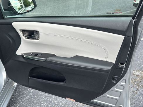 Used 2018 Toyota Avalon XLE FWD image 17