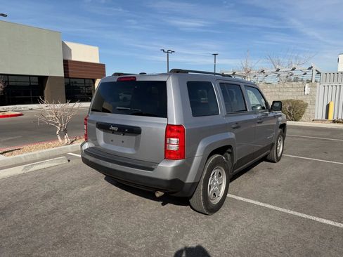 Used 2017 Jeep Patriot Sport image 7