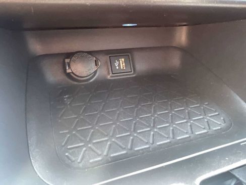 Used 2025 Toyota RAV4 XSE AWD/4WD image 23
