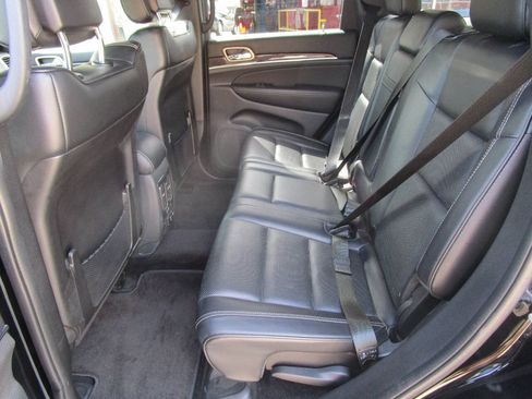 Used 2017 Jeep Grand Cherokee Overland AWD/4WD image 17
