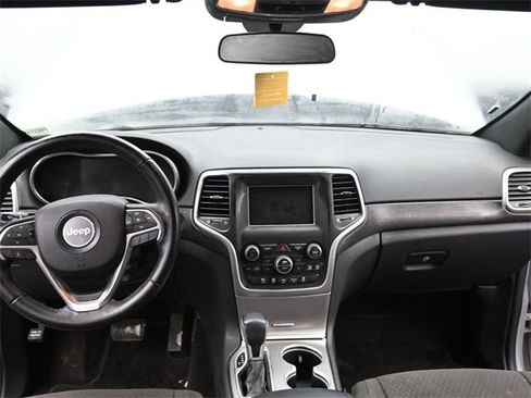 Used 2018 Jeep Grand Cherokee Laredo image 23