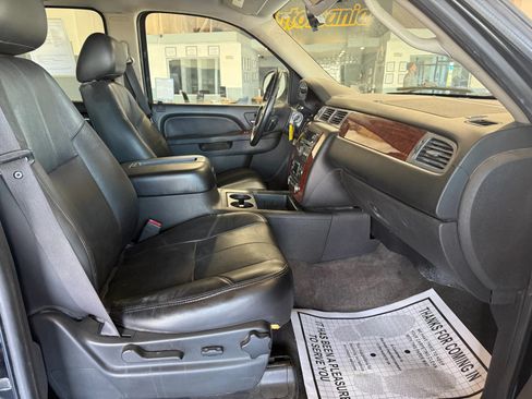 Used 2011 Chevrolet Tahoe LT RWD image 12