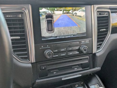 Used 2018 Porsche Macan image 27