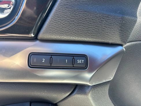 Used 2018 Nissan Maxima SR w/ Midnight Edition FWD image 17