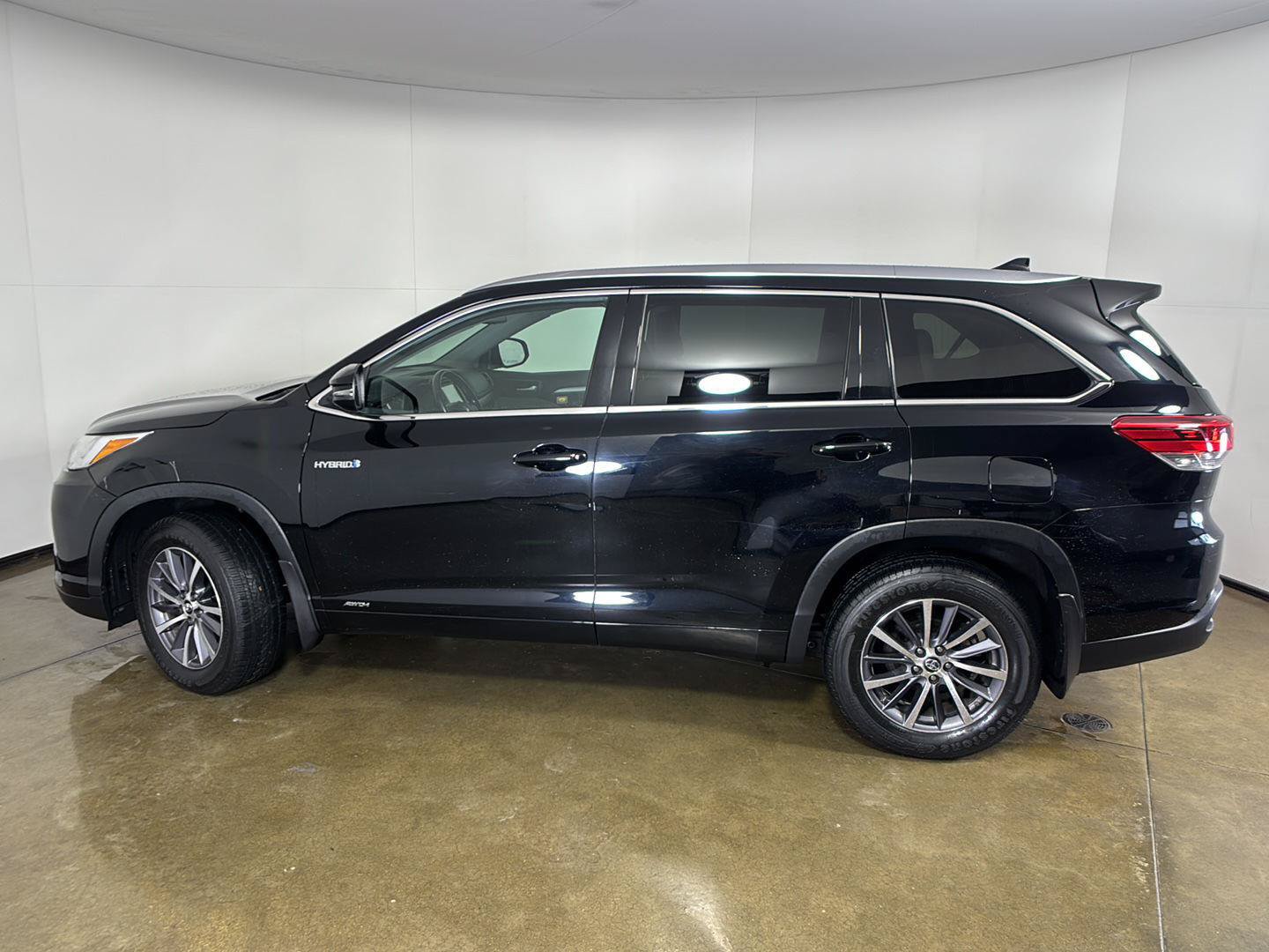 Used 2018 Toyota Highlander XLE AWD/4WD image 13