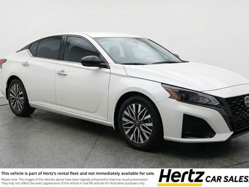 Used 2025 Nissan Altima 2.5 SV image 1