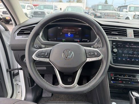 Used 2024 Volkswagen Tiguan SE image 24