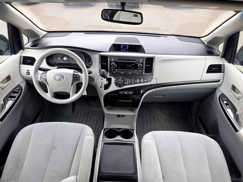 Used 2014 Toyota Sienna LE AWD/4WD image 17