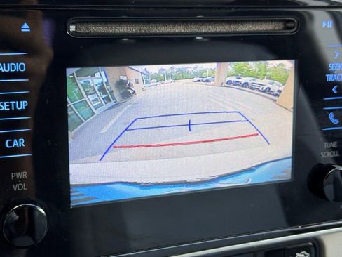 Used 2018 Toyota Corolla LE image 4