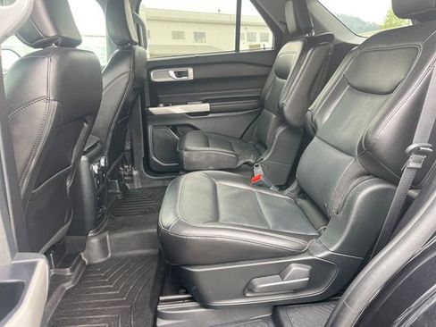Used 2022 Ford Explorer Limited w/ Equipment Group 301A AWD/4WD image 14
