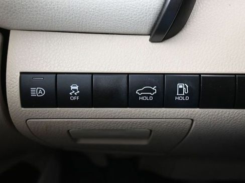 Used 2022 Toyota Camry XLE FWD image 25