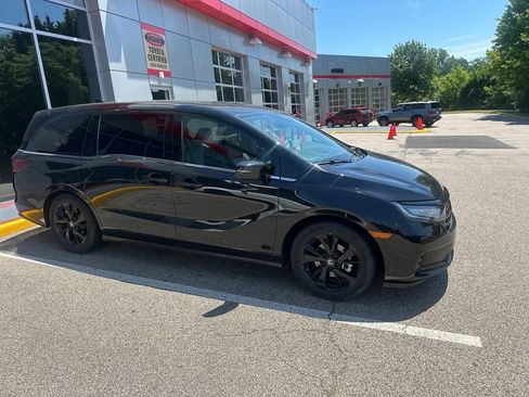 Used 2024 Honda Odyssey Sport image 5