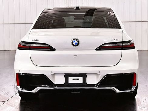 Used 2024 BMW 740i xDrive AWD/4WD image 6