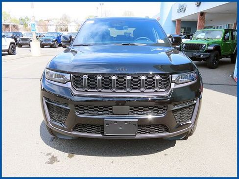 New 2026 Jeep Grand Cherokee Altitude AWD/4WD image 2