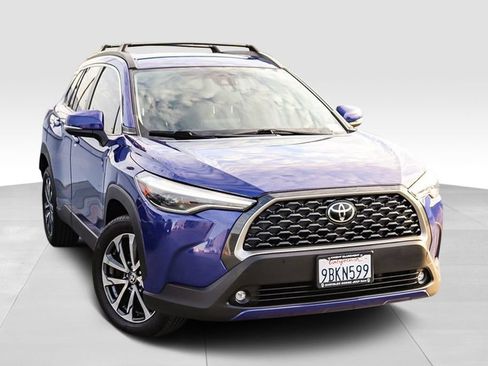 Used 2022 Toyota Corolla Cross XLE FWD image 2