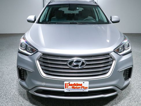 Used 2017 Hyundai Santa Fe SE w/ Cargo Package AWD/4WD image 4