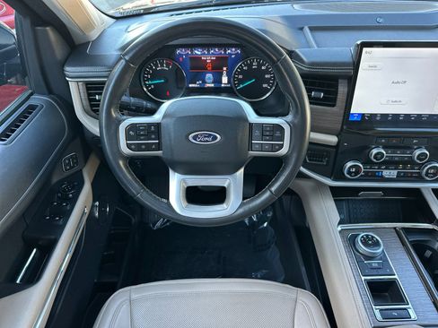 Used 2024 Ford Expedition Limited image 16