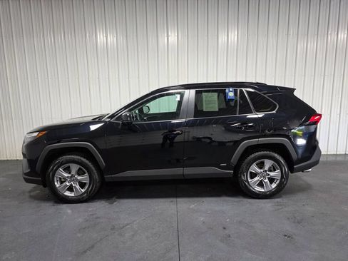 Used 2025 Toyota RAV4 LE AWD/4WD image 4