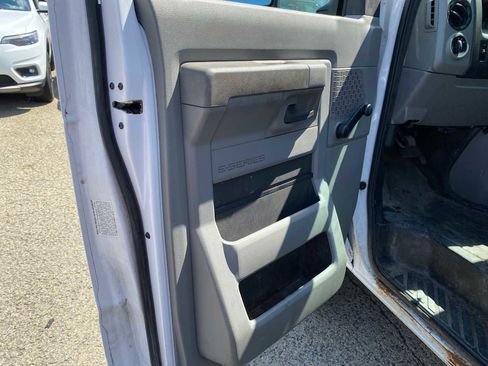 Used 2017 Ford E-450 and Econoline 450 Super Duty image 14