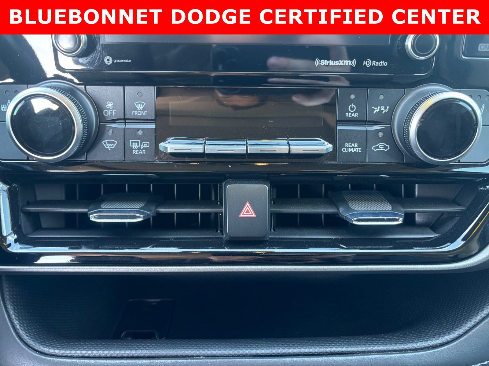 Used 2021 Toyota Highlander XLE FWD image 16