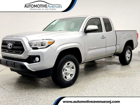 Used 2016 Toyota Tacoma SR5 image 1