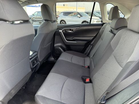 Used 2020 Toyota RAV4 XLE image 33